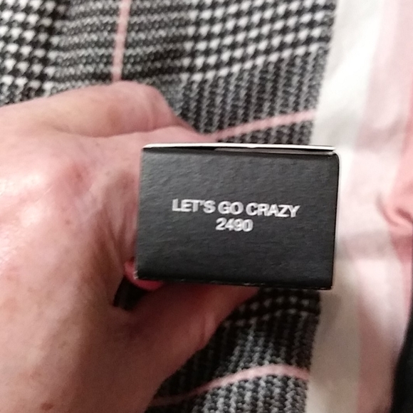 Nars (2) Velvet Matte Lip Pencils - Shades of Red - Picture 7 of 7